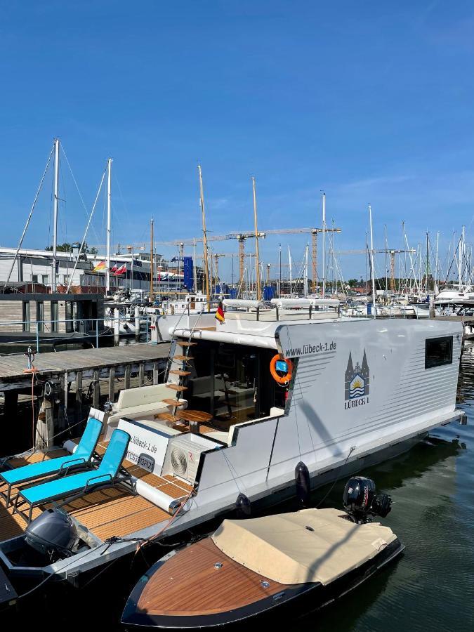 Hotel Hausboot Mit Traumlage In Luebeck-Travemuende Esterno foto