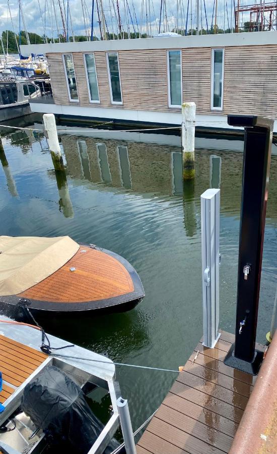Hotel Hausboot Mit Traumlage In Luebeck-Travemuende Esterno foto