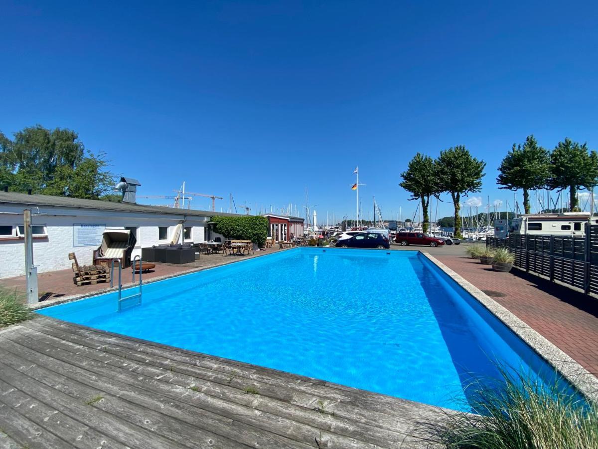 Hotel Hausboot Mit Traumlage In Luebeck-Travemuende Esterno foto