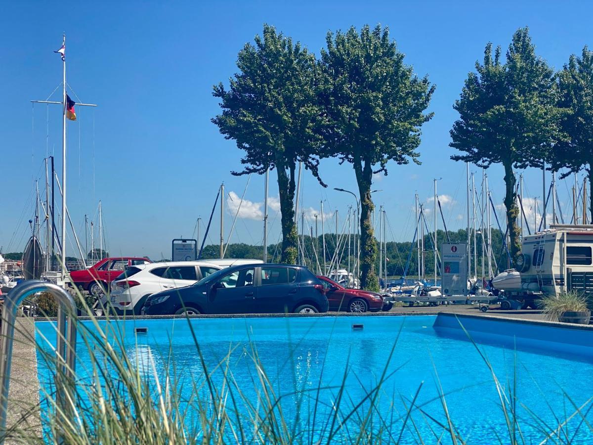 Hotel Hausboot Mit Traumlage In Luebeck-Travemuende Esterno foto