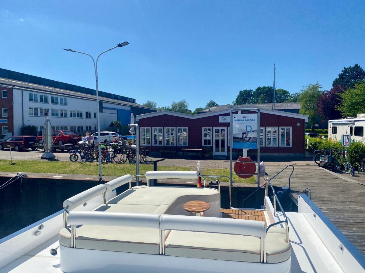 Hotel Hausboot Mit Traumlage In Luebeck-Travemuende Esterno foto