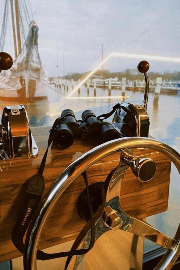 Hotel Hausboot Mit Traumlage In Luebeck-Travemuende Esterno foto